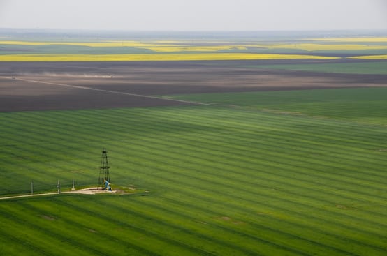 oil_derrick_field